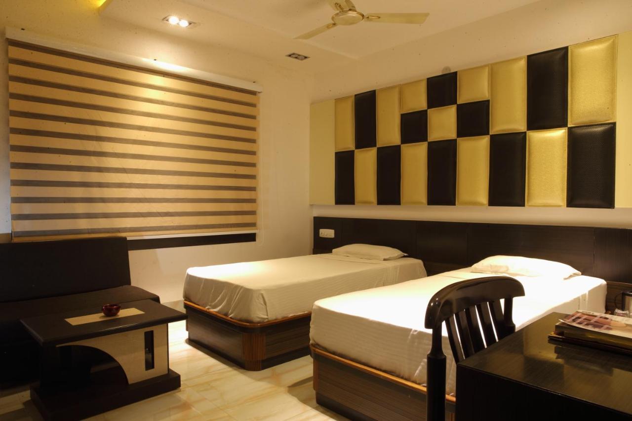 Nagpal Regency Hotel Ludhiana Exterior foto